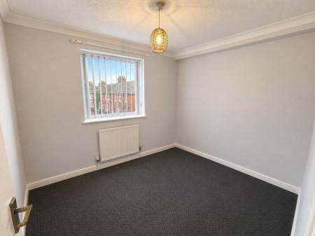 2 bedroom Flat for sale in Rugby Court, Grantham, NG31