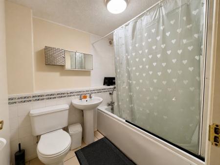 2 bedroom Flat for sale in Rugby Court, Grantham, NG31