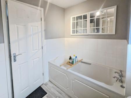 4 bedroom Detached house for sale in Richmond Drive, Grantham, NG31