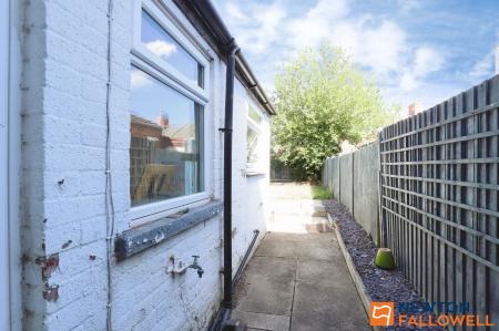 3 bedroom Terraced House for sale in Edward Street, Grantham, NG31