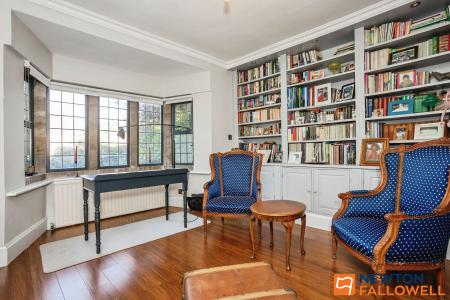 4 bedroom Detached house for sale in Signal Road, Grantham, NG31