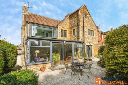 4 bedroom Detached house for sale in Signal Road, Grantham, NG31