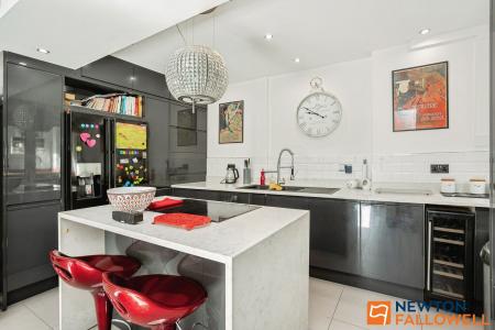 4 bedroom Detached house for sale in Signal Road, Grantham, NG31