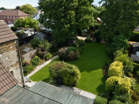 4 bedroom Detached house for sale in Signal Road, Grantham, NG31