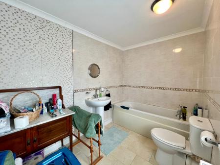 3 bedroom Terraced House for sale in Beechcroft Road, Grantham, NG31
