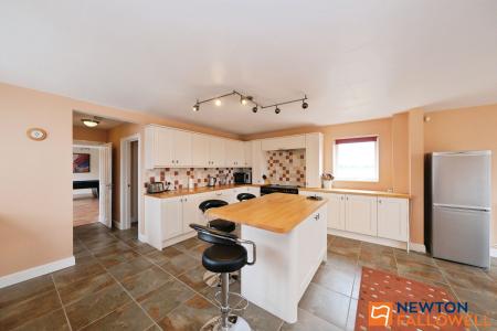 5 bedroom Detached house for sale in Turnor Road, Harrowby, NG31