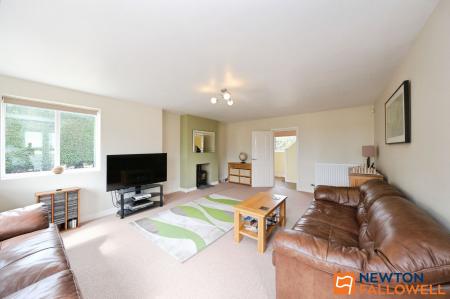 5 bedroom Detached house for sale in Turnor Road, Harrowby, NG31