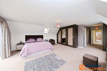 5 bedroom Detached house for sale in Turnor Road, Harrowby, NG31