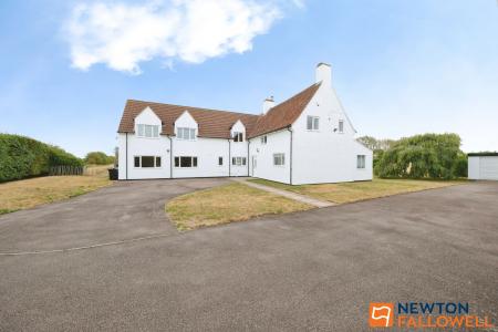 5 bedroom Detached house for sale in Turnor Road, Harrowby, NG31