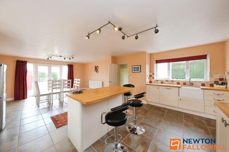 5 bedroom Detached house for sale in Turnor Road, Harrowby, NG31