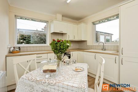 2 bedroom Detached bungalow for sale in Oasby, Grantham, NG32