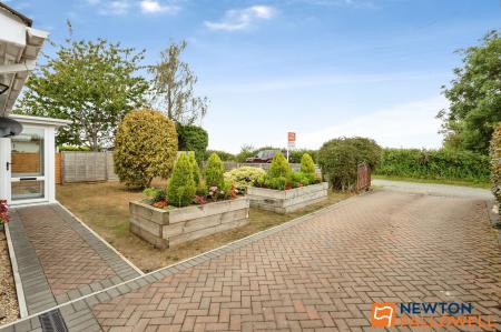 2 bedroom Detached bungalow for sale in Oasby, Grantham, NG32