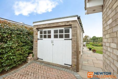 2 bedroom Detached bungalow for sale in Oasby, Grantham, NG32