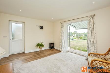 2 bedroom Detached bungalow for sale in Oasby, Grantham, NG32