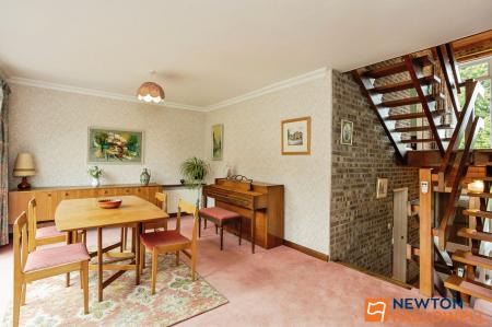 4 bedroom Detached house for sale in Newgate Lane, Londonthorpe, NG31
