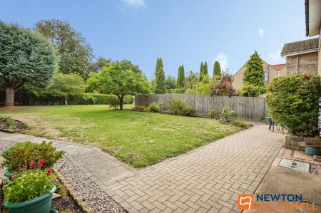 4 bedroom Detached house for sale in Newgate Lane, Londonthorpe, NG31