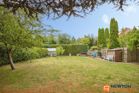 4 bedroom Detached house for sale in Newgate Lane, Londonthorpe, NG31
