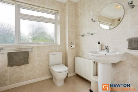 4 bedroom Detached house for sale in Newgate Lane, Londonthorpe, NG31