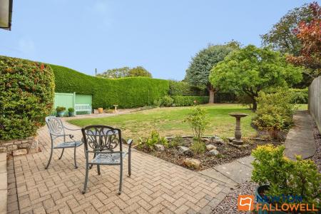 4 bedroom Detached house for sale in Newgate Lane, Londonthorpe, NG31