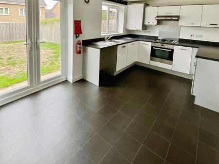 3 bedroom Semi-detached house for sale in Neals Crescent, Grantham, NG31