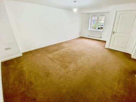 3 bedroom Semi-detached house for sale in Neals Crescent, Grantham, NG31