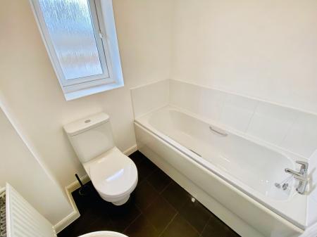 3 bedroom Semi-detached house for sale in Neals Crescent, Grantham, NG31