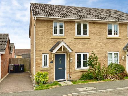 3 bedroom Semi-detached house for sale in Neals Crescent, Grantham, NG31