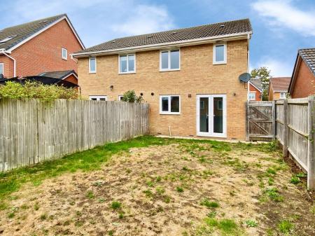 3 bedroom Semi-detached house for sale in Neals Crescent, Grantham, NG31