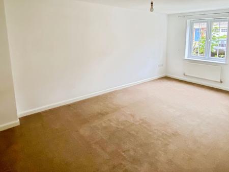 3 bedroom Semi-detached house for sale in Neals Crescent, Grantham, NG31