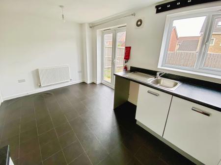 3 bedroom Semi-detached house for sale in Neals Crescent, Grantham, NG31