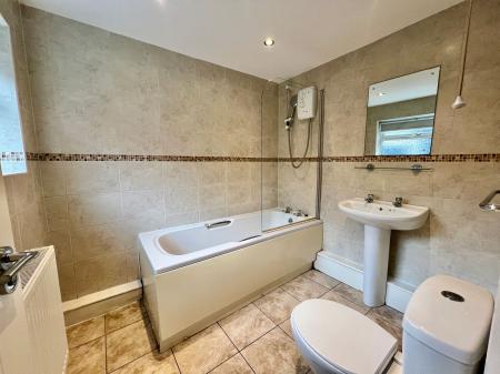 3 bedroom Terraced House for sale in Edward Street, Grantham, NG31