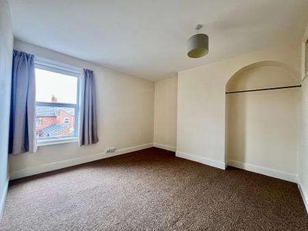 3 bedroom Terraced House for sale in Edward Street, Grantham, NG31