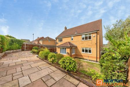 4 bedroom Detached house for sale in Balmoral Drive, Grantham, NG31