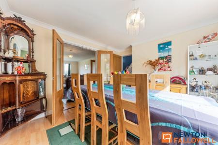 4 bedroom Detached house for sale in Balmoral Drive, Grantham, NG31