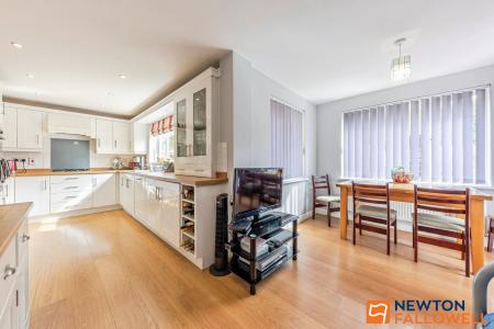 4 bedroom Detached house for sale in Balmoral Drive, Grantham, NG31