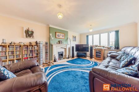 4 bedroom Detached house for sale in Balmoral Drive, Grantham, NG31