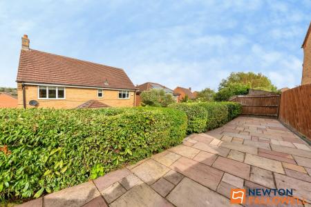 4 bedroom Detached house for sale in Balmoral Drive, Grantham, NG31
