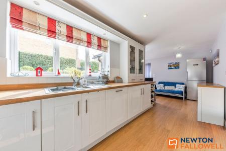 4 bedroom Detached house for sale in Balmoral Drive, Grantham, NG31