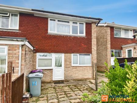 3 bedroom Semi-detached house for sale in Goodliff Road, Grantham, NG31