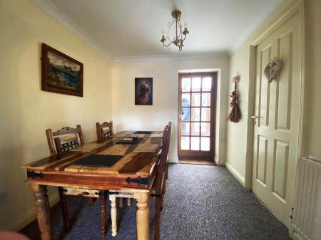3 bedroom Semi-detached house to let in Main Street, Sudbrook, NG32