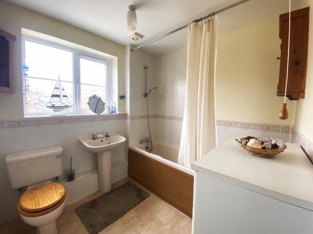 3 bedroom Semi-detached house to let in Main Street, Sudbrook, NG32