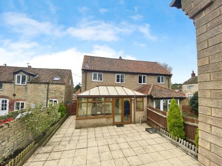 3 bedroom Semi-detached house to let in Main Street, Sudbrook, NG32