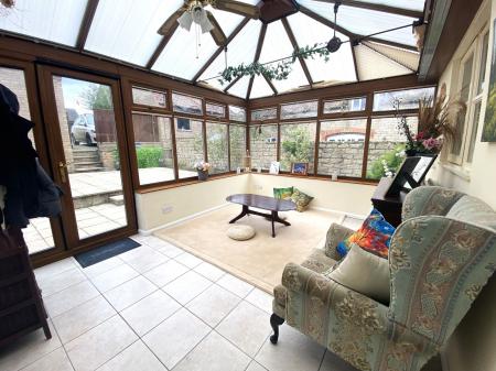 3 bedroom Semi-detached house to let in Main Street, Sudbrook, NG32