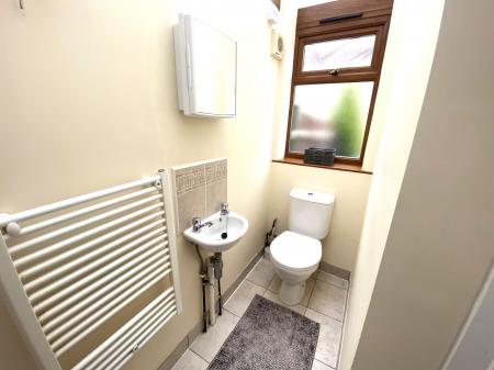 3 bedroom Semi-detached house to let in Main Street, Sudbrook, NG32