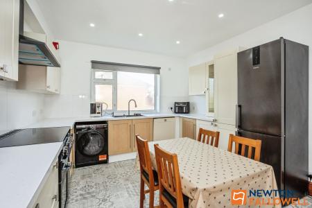 2 bedroom Flat for sale in Albert Street, Grantham, NG31