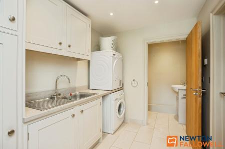 4 bedroom Detached house for sale in Fox Gardens, Grantham, NG31