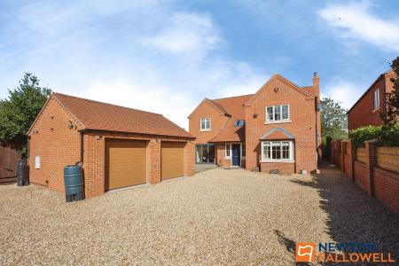 4 bedroom Detached house for sale in Fox Gardens, Grantham, NG31
