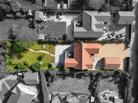 4 bedroom Detached house for sale in Fox Gardens, Grantham, NG31