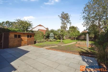 4 bedroom Detached house for sale in Fox Gardens, Grantham, NG31