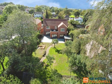 4 bedroom Detached house for sale in Fox Gardens, Grantham, NG31
